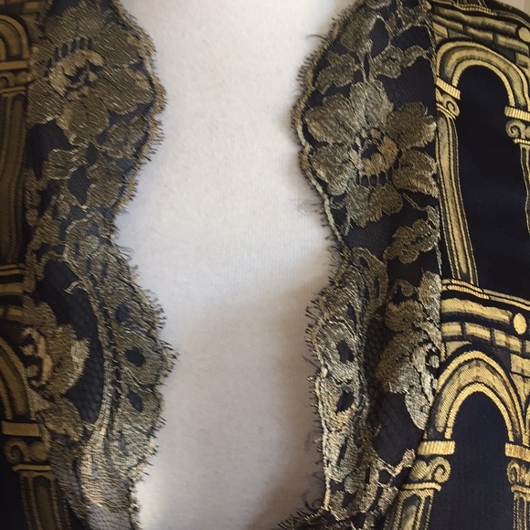 Gianni Versace lace coat. - Picture 2 of 9